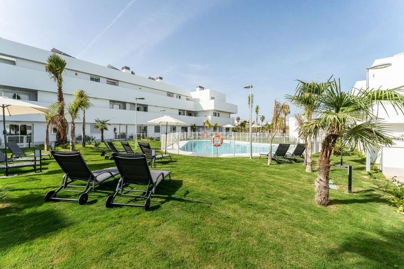 Foto 9d9f9a79-cd90-4264-934b-563495816cae. Pis amb calefacció aparcament piscina a Aguadulce - Almadraba - Punta Candor Rota