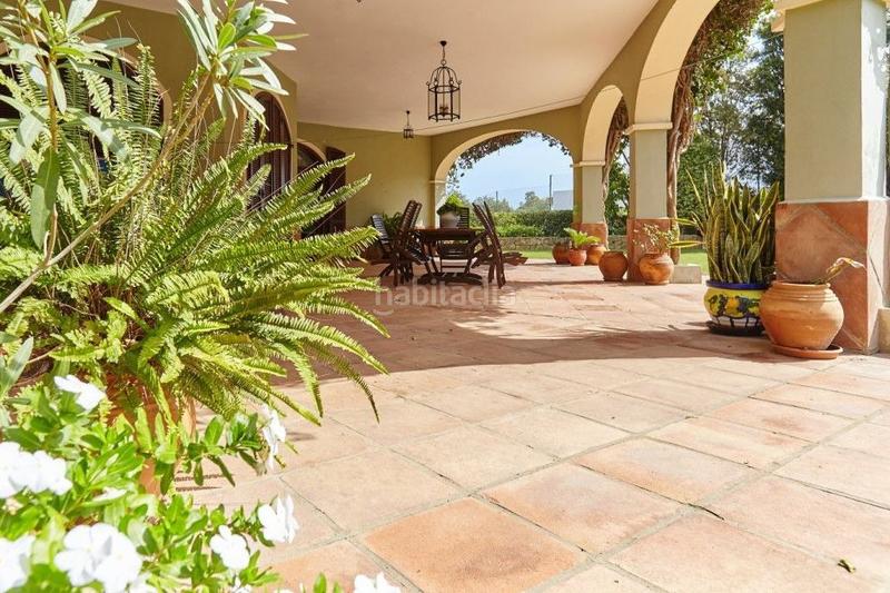 Foto 3678526b-3dd2-49dc-ac12-ce8213708a76. Chalet con riscaldamento parcheggio piscina in Sotogrande alto Sotogrande