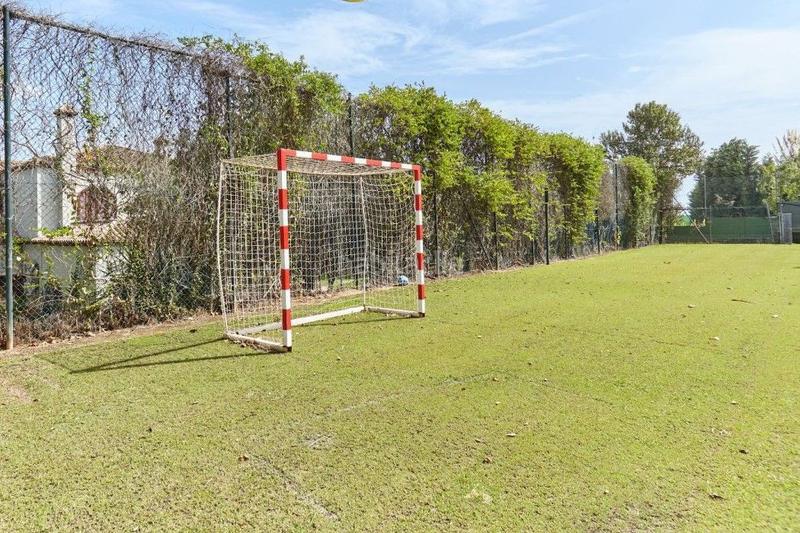 Foto 90d70eae-f650-4298-a97e-b8223e23fa90. Chalet con riscaldamento parcheggio piscina in Sotogrande alto Sotogrande