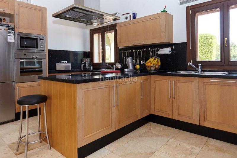 Foto cea1fcce-3766-48e7-bdf4-76dfcf1fe37f. Chalet con riscaldamento parcheggio piscina in Sotogrande alto Sotogrande