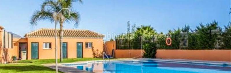 Foto 85b9bab7-678d-4eea-8b9d-cf6064253cd8. Piso  a pocos pasos del mar – la duquesa alta, ?? acceso directo a la playa | piscina | jardines | garaje privado en Manilva