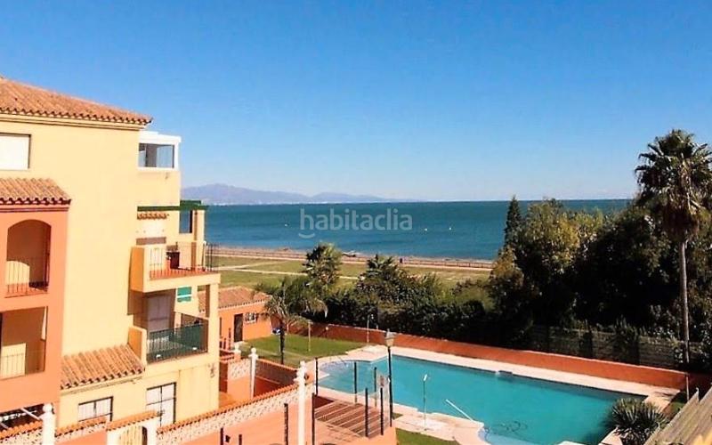 Foto efc94184-496a-4348-aa54-1bc2baa08aa5. Piso  a pocos pasos del mar – la duquesa alta, ?? acceso directo a la playa | piscina | jardines | garaje privado en Manilva