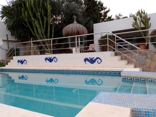 Chalet en Alcorrín. Chalet a 150 m de la playa chullera, estepona