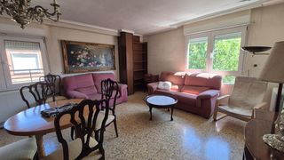 Pis a El Mercado - Plaza de Toros. Vivienda de dos dormitorios reformada con garaje en calle escalo