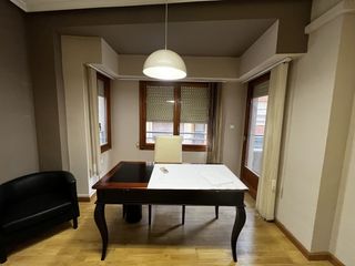 Pis en Las Cruces. Amplio inmueble de 129 m con posibilidad de cambio de uso a vivi