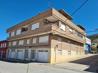 Maison jumelée à Las Cruces. Casa  unifamiliar en zona tranquila de villena, el  inmueble se