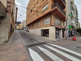 Estudi a Constitución 90. Entresuelo en el centro de villena listo para convertirlo en viv