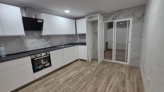 Flat in La virgen 27. Entresuelo recién reformado en calle la virgen  villena