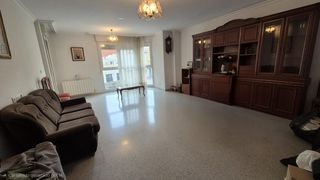 Etagenwohnung in El Carril - Paseo de Chapi. Vivienda en el centro de 4 domritorios y dos baños.