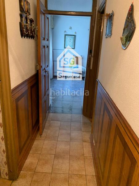 Foto db9c74d0-4421-45d0-b6c8-b86d5eaf4bc4. Semi detached house with heating parking in As Lagoas Ourense