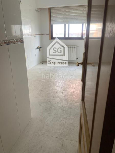 Foto cd814ab1-e974-4d50-aace-e7be2a65953b. Appartamento con riscaldamento parcheggio in Centro Ourense
