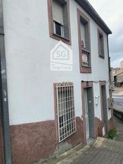 Casa adossada a As Lagoas. En ourense