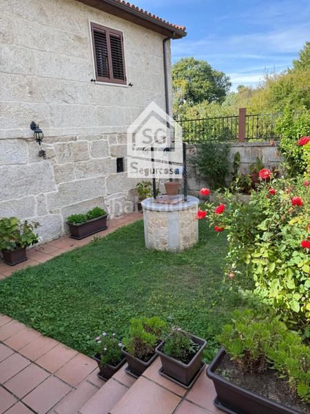 Foto f4bbfda7-029c-4b79-b0a7-9823f5a76b0c. Casa adosada chalet espectacular con licencia vacacional en Ourense