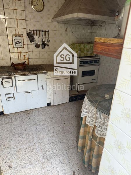 Foto 266c572c-bd5e-4069-a00c-60b1e0306a42. Casa adossada a Cenlle