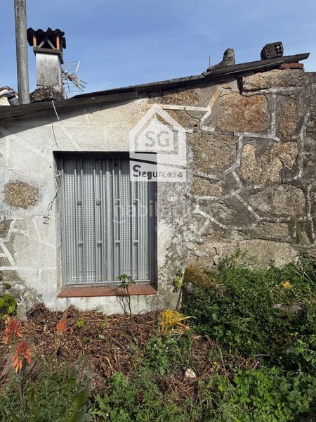 Foto eefb96a5-7d7a-4210-8c3b-5e917b7116df. Casa adossada a Cenlle