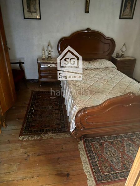 Foto f444bd50-4caa-41cc-b062-49d533473e9c. Casa adossada a Cenlle