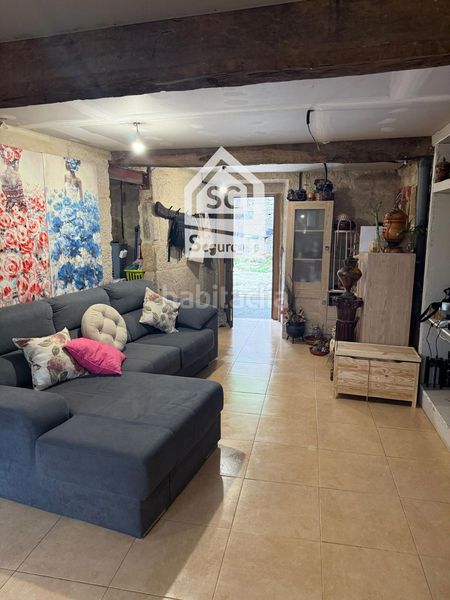 Foto 1eaa41f3-1cc2-4c8d-bd00-45e11a3457e4. Casa adossada a Amoeiro