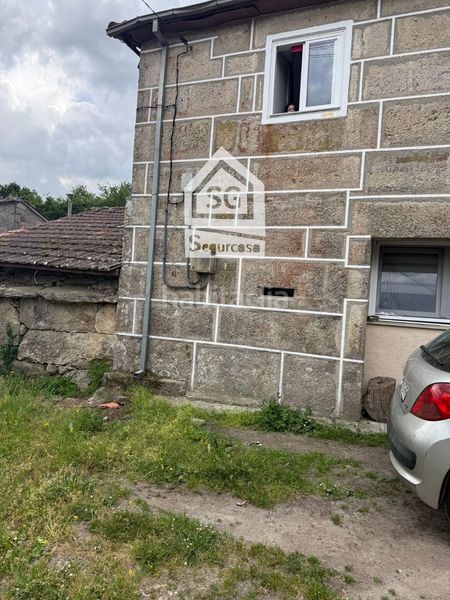 Foto 269b36a4-89f5-4cd7-abcb-d206201cfe0f. Casa adossada a Amoeiro