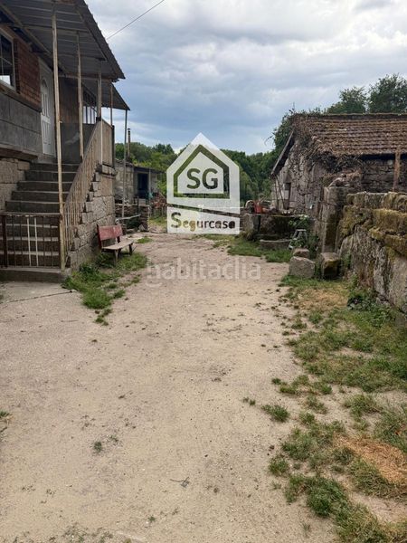 Foto 3772ffe9-d3dd-4c5e-b713-bd82657df2ca. Casa adossada a Amoeiro