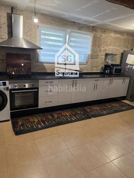 Foto 81eb423c-73bc-4777-b73c-83b9da6ff34a. Casa adossada a Amoeiro