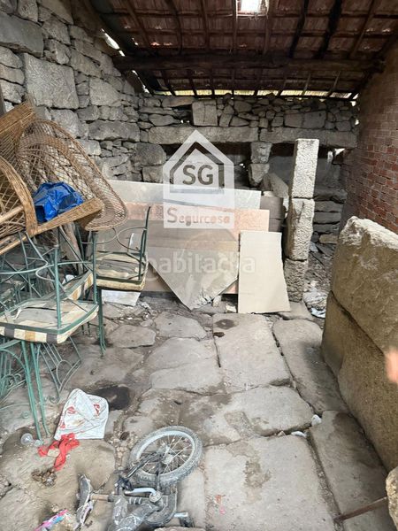 Foto b01da774-00db-45a1-b52d-edf9dbed848f. Casa adossada a Amoeiro