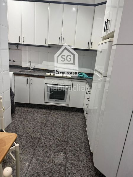 Foto 2c5564e3-1ee7-46fa-86d3-32378647e6d7. Flat with heating in Centro Ourense