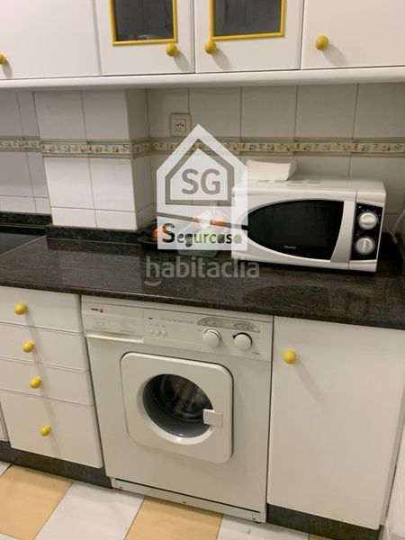 Foto 35c5d4f0-9a6e-43bc-87a8-0ec9ae98a941. Rent flat in Centro Ourense