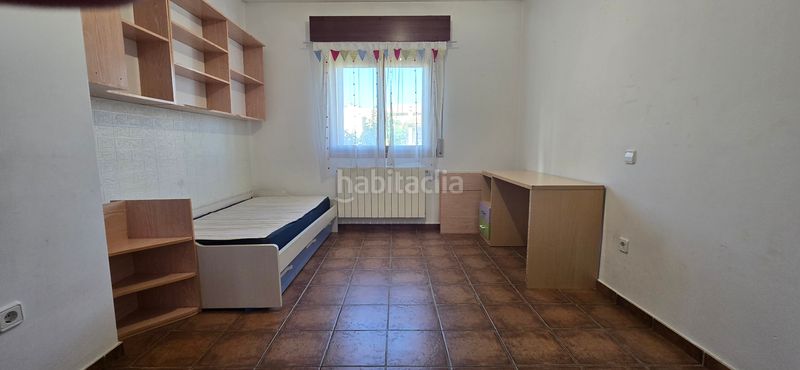 Foto a281f1f1-848b-4577-9d27-2856402c5f54. Casa amb xemeneia calefacció aparcament a Villacastín