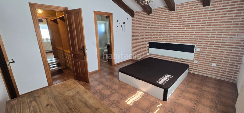 Foto b0c3dbf8-af48-4e35-8b5f-47ffe43c898d. Casa amb xemeneia calefacció aparcament a Villacastín