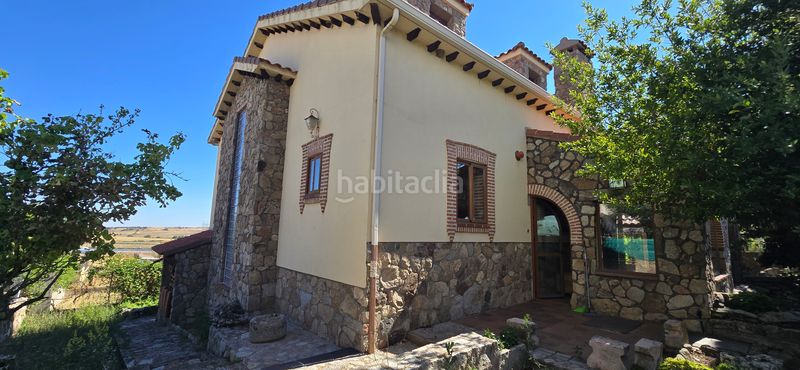 Foto f8c92872-5390-490b-874c-214a579428aa. Casa amb xemeneia calefacció aparcament a Villacastín