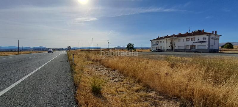 Foto 204696fb-fd6c-41c7-8620-07a9e443e752. Alquiler edificio en n-6 86 restaurante, hostal en nacional vi en Villacastín