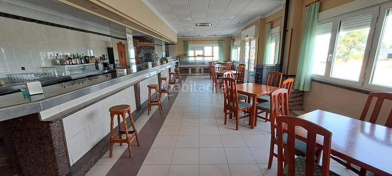 Foto 7a29ad77-65f1-440a-be2e-4499918fa6d6. Alquiler edificio en n-6 86 restaurante, hostal en nacional vi en Villacastín