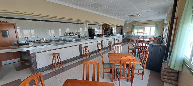 Foto bea53401-6138-4760-b8e2-292869f8e53e. Alquiler edificio en n-6 86 restaurante, hostal en nacional vi en Villacastín