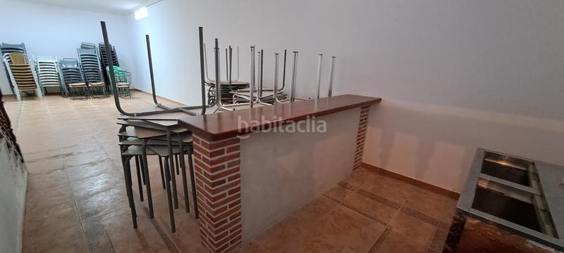 Foto bf5fb471-f76b-47cb-91b0-2fa69a28e3f5. Lloguer edifici a n-6 86 a Villacastín