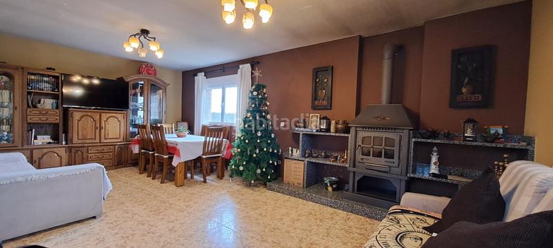 Foto 27b6b472-3c5b-40cb-b050-87b21fff09b6. Chalet with fireplace parking in Ituero y Lama