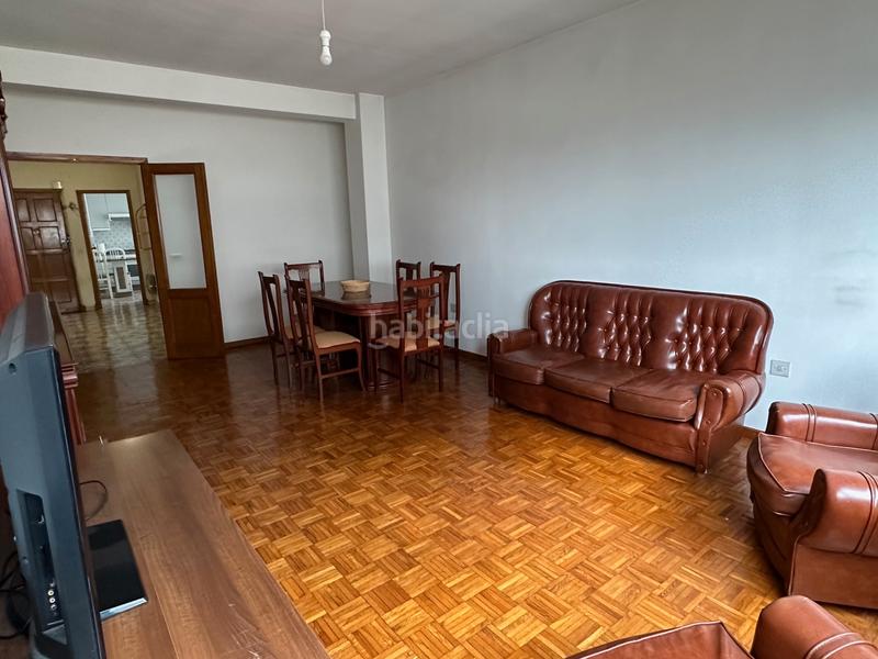 Foto b9c6750a-1cb5-4c4c-aac3-57c31cfc31fc. Piso en avenida julio rodríguez soto 71 en Carballiño (O)