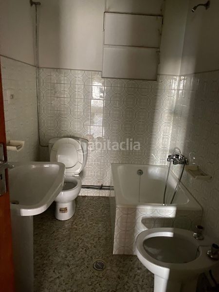 Foto a0ae4eb1-736b-41c8-b941-2d7861770e3c. Edificio in Carballiño (O)
