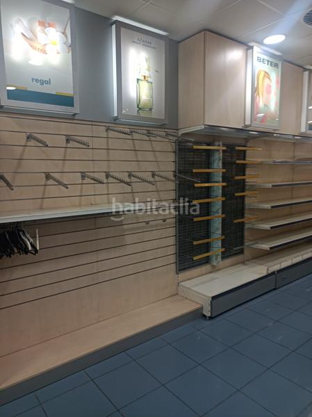 Foto 34f3e5be-2341-4a76-8c9f-484808f6bc04. Lloguer local comercial a Singuerlín Santa Coloma de Gramenet