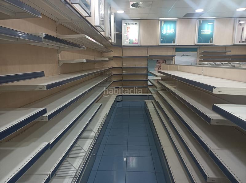 Foto 5876e24e-65a6-49a3-b9d9-46901f128880. Lloguer local comercial a Singuerlín Santa Coloma de Gramenet