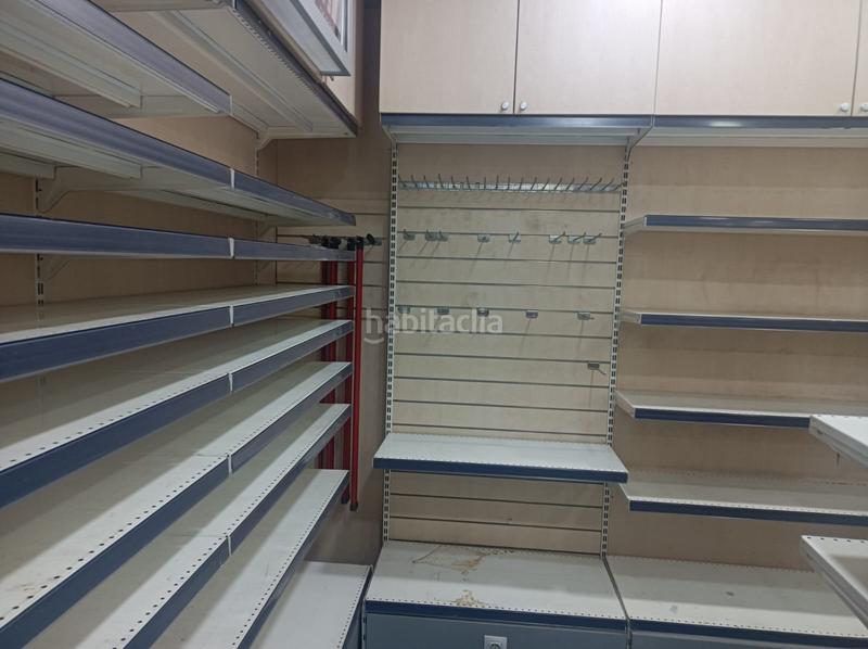 Foto 6b4253eb-3dfc-43ad-8cbd-f782ff1a5501. Lloguer local comercial a Singuerlín Santa Coloma de Gramenet