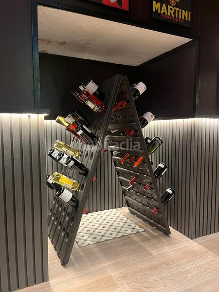 Foto 33c04530-b5a1-4127-8205-816f5b686ba8. Traspaso local comercial oportunidad hosteleria traspaso c-3 restaurante + bar copas en Barcelona