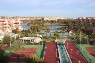 Lloguer Aparcament cotxe a Ejido centro. Alquiler de plaza de aparcamiento en residencial laguna beach