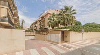 Lloguer Aparcament cotxe  Calle witiza. Se alquila plaza de garaje en el residencial los califas (aguadu