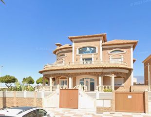 Chalet in Avenida ciudad de cádiz 42. Chalety exclusivo con piscina y vistas al mar en segunda línea d