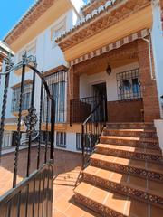 Lloguer Casa adossada  Calle las cruces. Alquiler casa adosada en el centro de la zubia