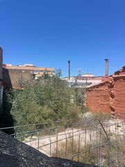 Residential Plot in El Altet. Ofrecemos a la venta una parcela con proyecto y permiso de const