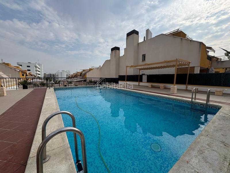 Foto c66c9a87-ddc4-45d5-b699-52184ce50752. Planta baja nbspbungalow en planta baja recién reformado en venta 69 m jardín de entradaprecioso bungalow en planta baja de 69 m, completame en Elche / Elx