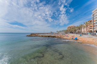 Apartamento en Las Piscinas Naturales. Te presentamos esta magnífica vivienda de 80m, recién reformada