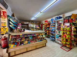 Local Comercial a Los Arenales del Sol. Se ofrece en venta un local comercial de 80 metros cuadrados, si