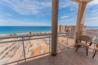 Àtic a Los Arenales del Sol. Magnífico piso con vistas al mar, situado en segunda línea de la